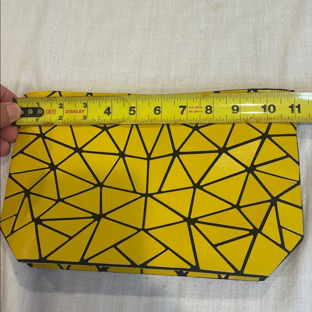 1212104 Patrizia Luca Yellow and Black Geometric Clutch - Picture 5 of 7